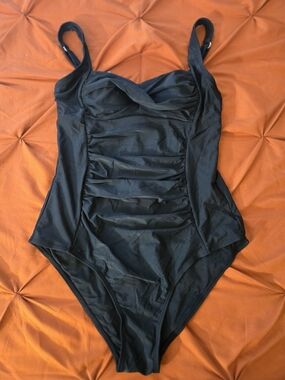 Popvil Classic Black One-Piece Swimsuit